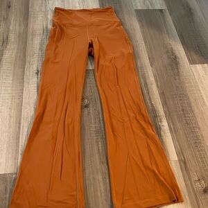 Lululemon groove pant. Barely worn, perfect condition. No pulls or pilling.